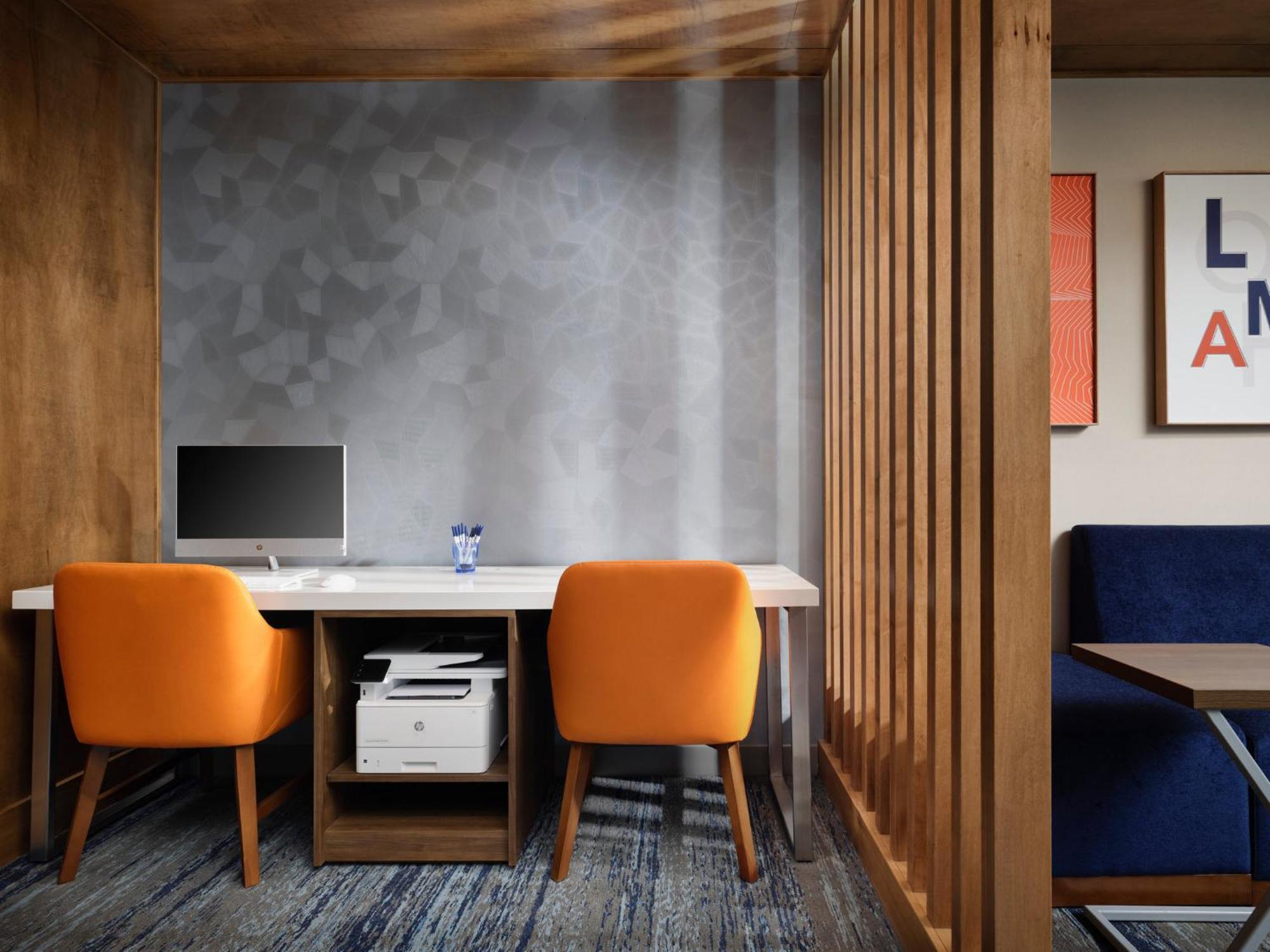 Holiday Inn Express & Suites Lima By Ihg Exterior photo