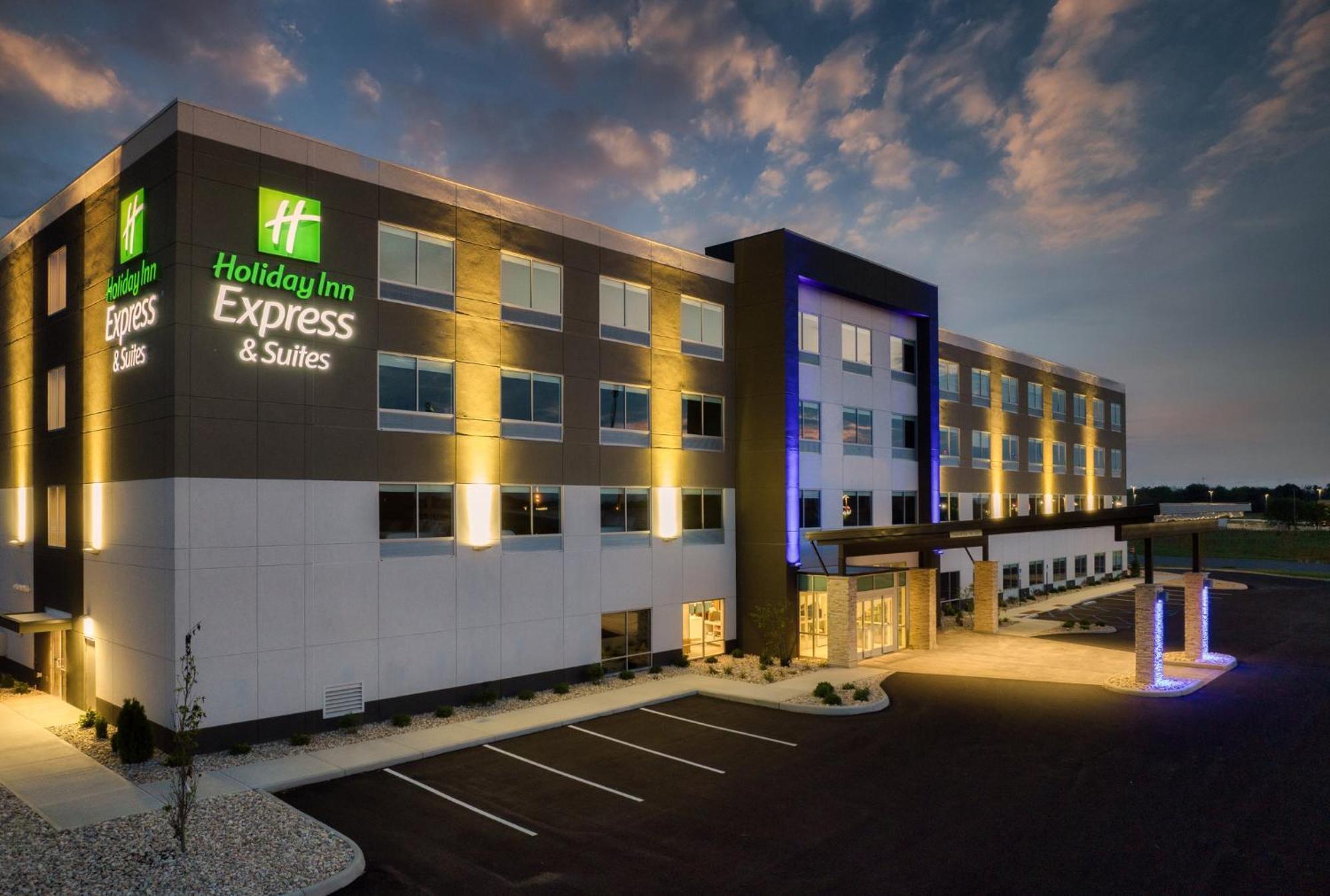 Holiday Inn Express & Suites Lima By Ihg Exterior photo